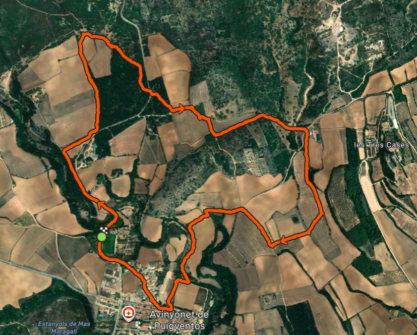 Plànol satèl·lit del circuit de 6 km de la Cursa-Caminada amb els punts de voluntaris numerats, el camp de futbol i l’avituallament