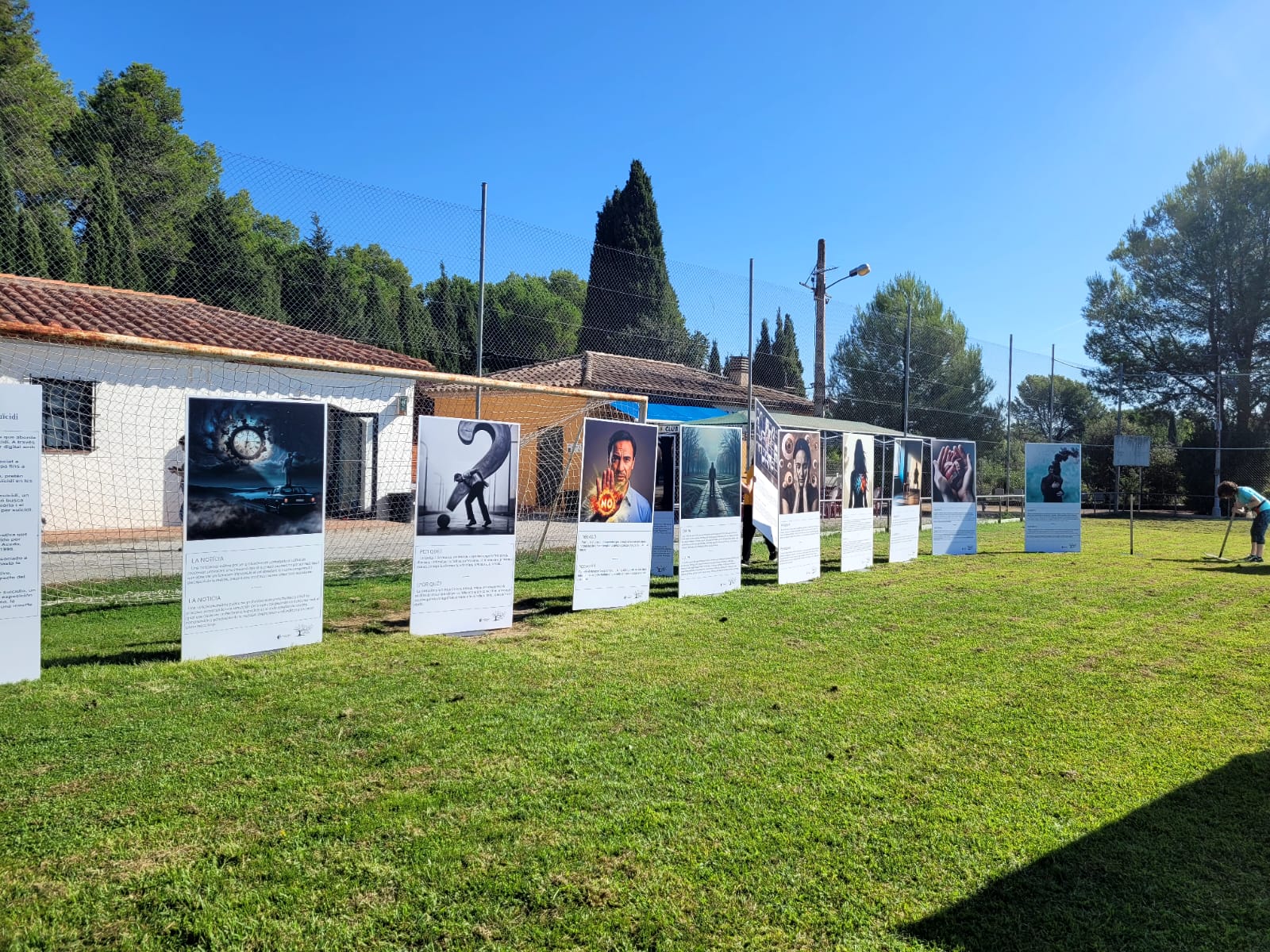 Exposició Imatges del Dol al camp de futbol d’Avinyonet de Puigventós