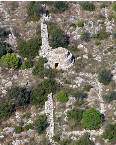 Vista aèria d'una barraca de pedra seca